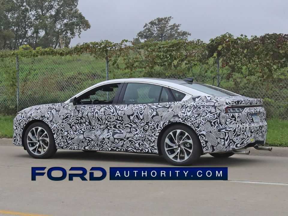 Nova geração do Ford Fusion foi flagrada em Detroit